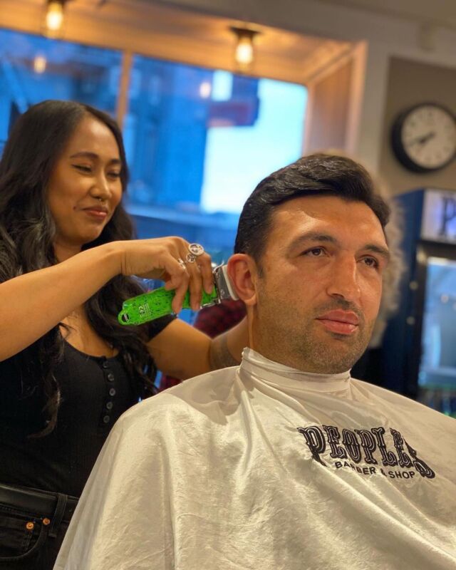 “When you take great care of your clients, they take care of you too.” - @jaesconcepcion 

Thank you @zazapachulia for always trusting me with your cuts 🙏🏽

📸: @sosatouch

#peoplesbarbershop #peoplesbarbershopsf #bayareabarber #sfbarber
