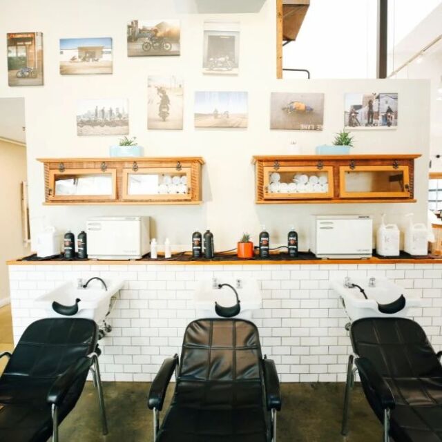 It's the weekend! 🤔 What you doing first? 💬

A.) Gym
B.) Haircut
C.) Brunch
D.) Other

#barbershop #peoplesbarbershop #oakland #bayareabarbers #peoplesbarber  #barbersofinstagram