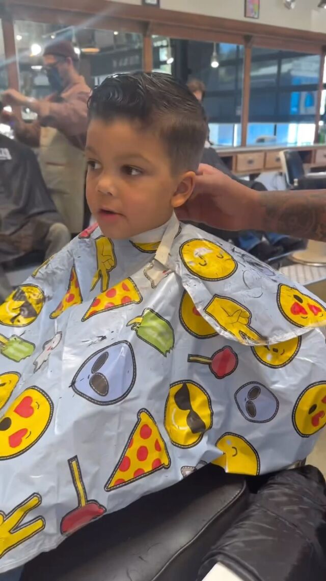 This little guy got 4 years of locks cut in just a few seconds! 🙈 He’s loving the new look though! 🙌 

📸 repost @clewww 

#peoplesbarbershop